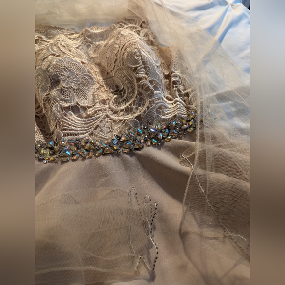 Formal dress - Picture 3 of 9